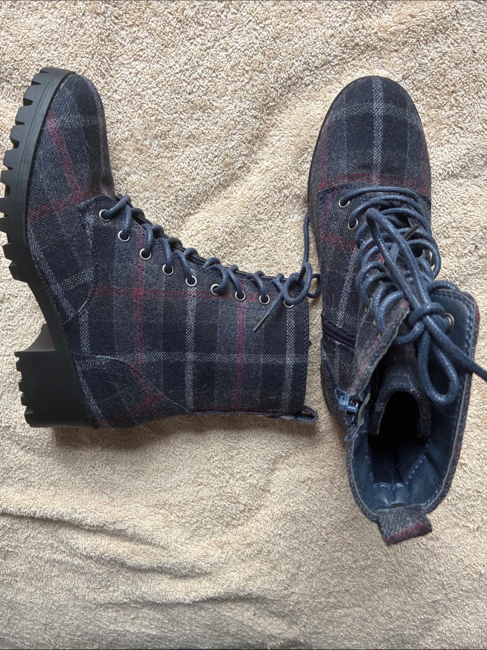 True Craft 7 Raylee Women's Black Plaid Lace-Up Boots